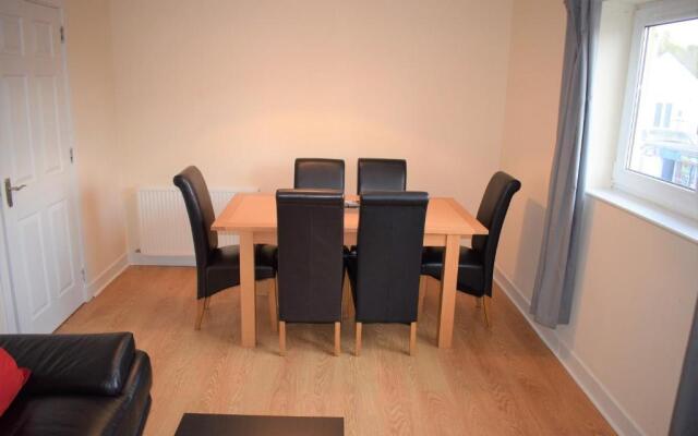 Kelpies Serviced Apartments Callum- 3 Bedrooms- Sleeps 6
