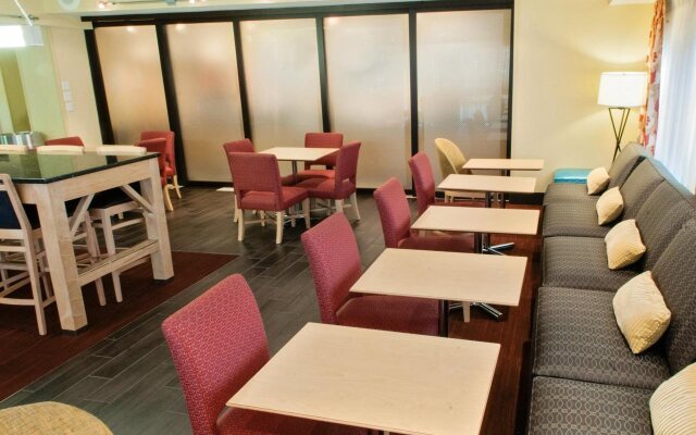 Hampton Inn Louisville-Airport