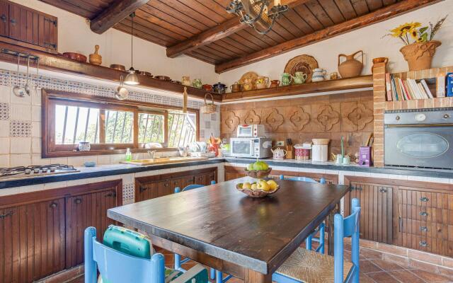 Belvilla by OYO Charming Villa With Roof Terrace