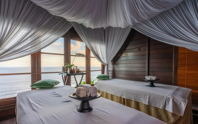 Cliffront Tropical Villa Cantik