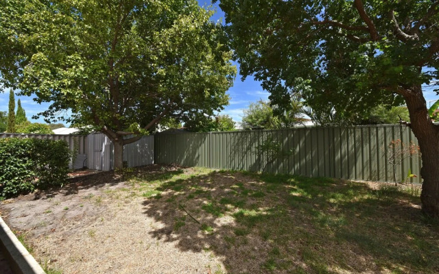 Redcliff Home Close to City & Airport