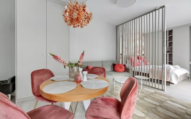 Lion Apartments - Pink i Mustang Studio