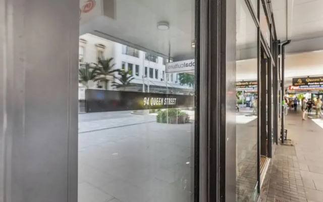 Modern Studio + Prime Location!