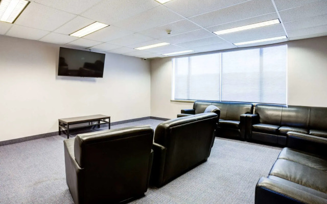Residence & Conference Centre - Niagara-on-the-Lake
