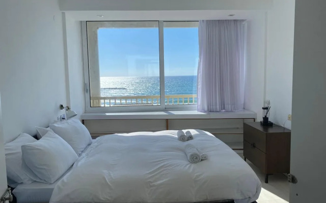 Panoramic Seaview Balcony Escape by Sea N Rent