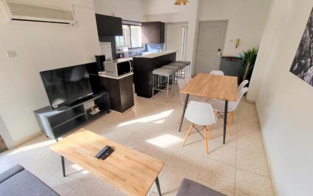 Cozy Beach Apt / 100 MBit+ Netflix / Near Airport