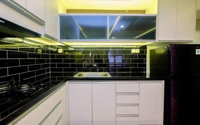 Elegant and Comfy Studio Amethyst Apartment