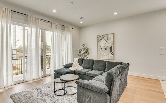 Sleek & Spacious! Prime Houston Home Near NRG