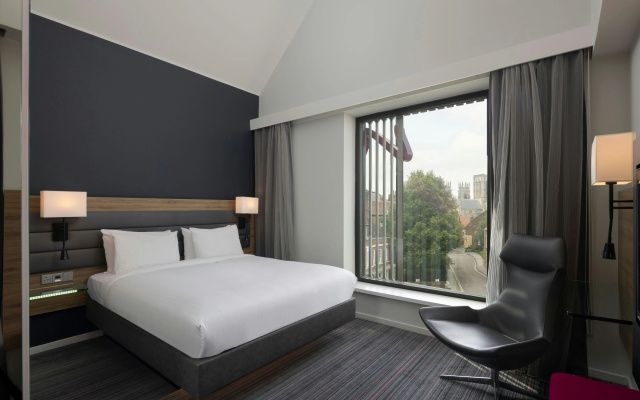 Moxy York