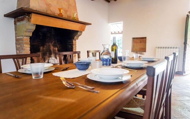 A total immersion in greenery and tranquillity.-Casale LUISA