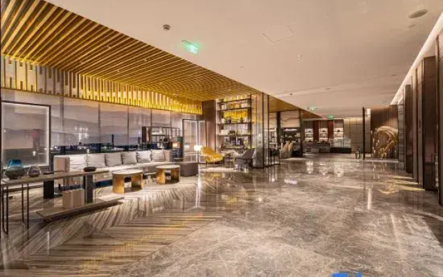 Yun He Ye Bo  (Shanghai Pudong International Airport)