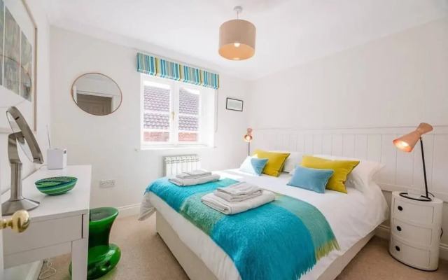 Sea Crest With 4 Bedrooms and 2 Bathrooms