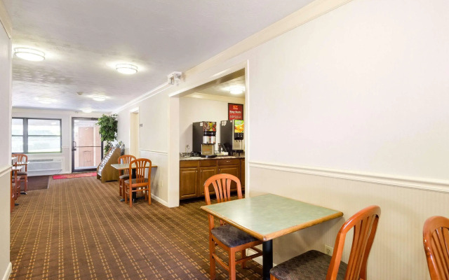 Econo Lodge Boston-Malden