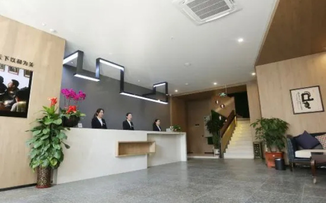 And hotel (Zhengzhou Zhongyuan Fota Century Happy Garden)