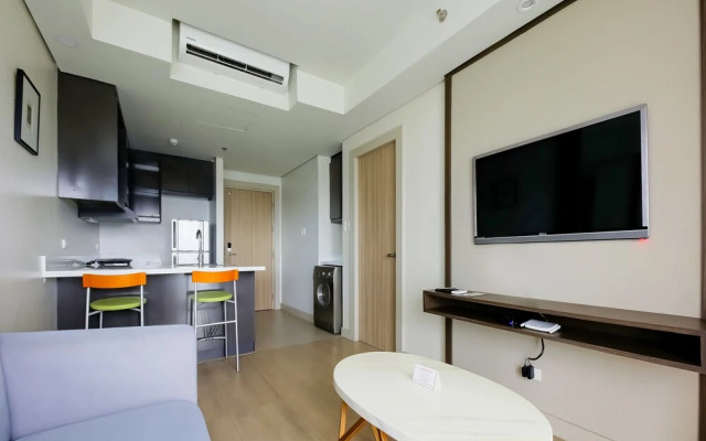 Capital O 804 The Residences at Bonifacio Civic Center