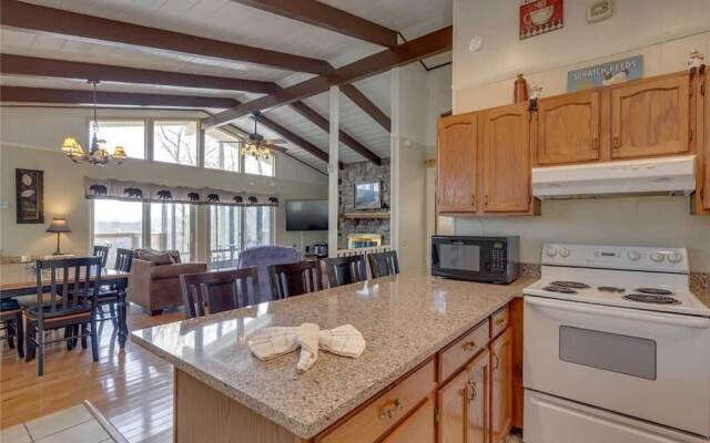 Bear View Chalet Three Bedroom Cabin