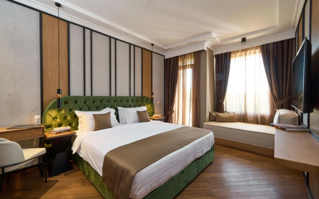 Royal Hotel
