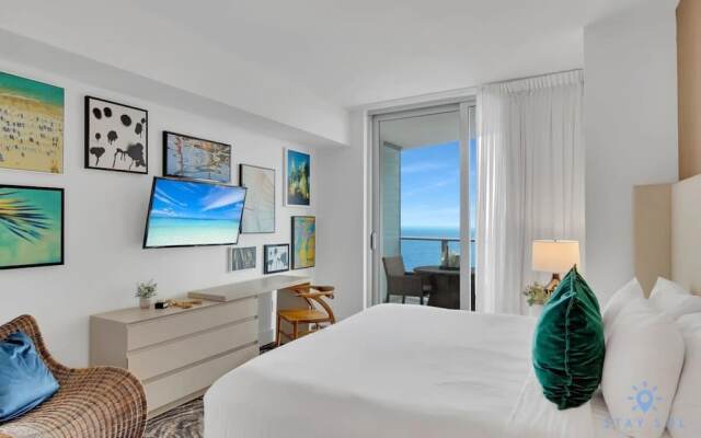 Oceanfront Luxury Condo 1BR Balcony, Hollywood