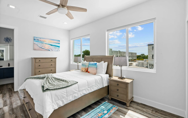 Luna Light Waterfront Pool Dock Views