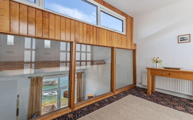Captains View - Sea and Harbour Views Parking