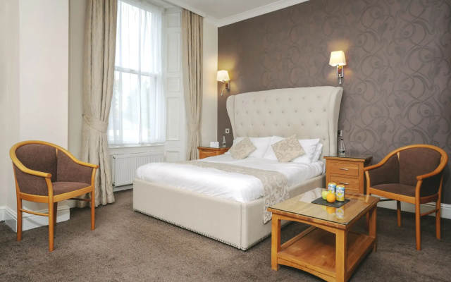 The Oaks Hotel