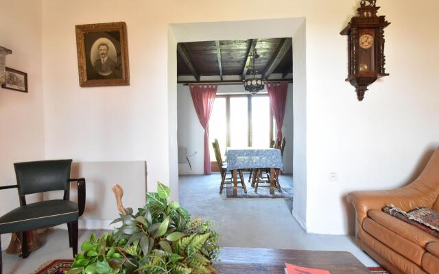 Countryside Holiday Home in Decize near Town Centre