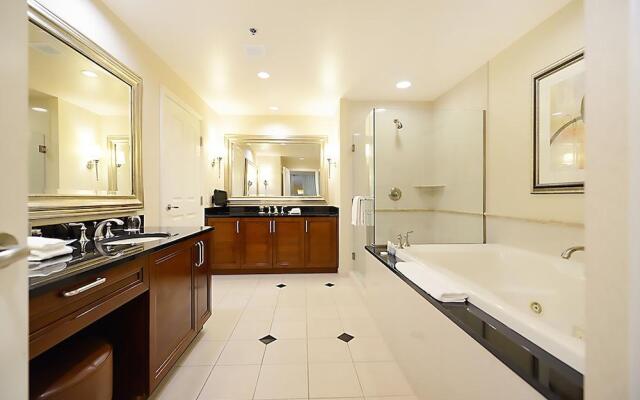 888 Signature Suites Collection at Signature Condo Hotel