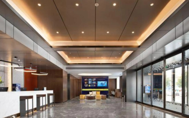 Hampton by Hilton Zhumadian Sports Center