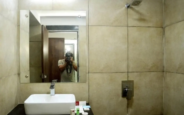 Crimson Park Shripriya Hotel