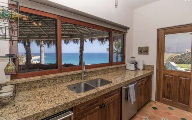 Casa Tranquila Only Steps to The Ocean 5-bedrooms Sleeps 9