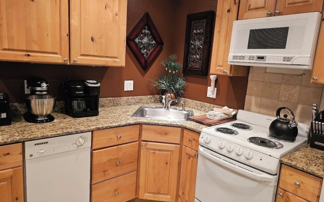 Alpenglow One Bedroom One Bath A09
