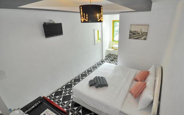 Side Walk Boutique Hotel