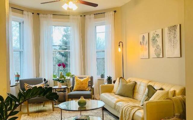 Sunny, Spacious, 3BR 1BA Davlin INN Chicago