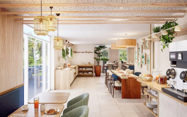 Apartment in Giens With Pool & Beaches Nearby