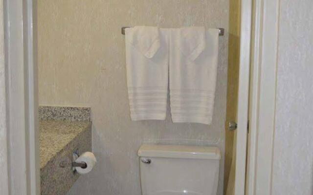 California Palms Hotel & Suites