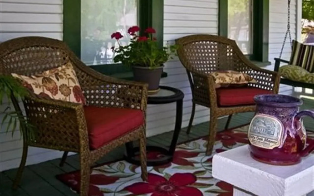 White Oak Manor Bed & Breakfast