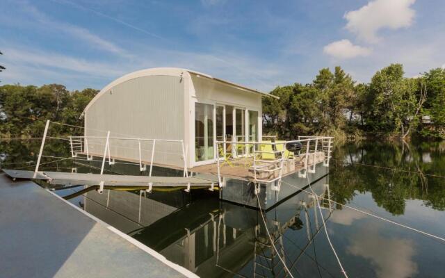 Floating House Embé Experience