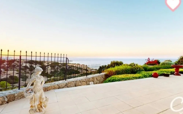 Marina Magic Sunset Villa-pool-parking-3br