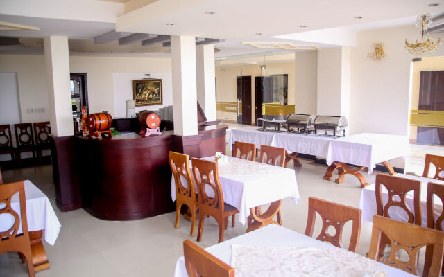 Le Petit Paris Hotel Dalat