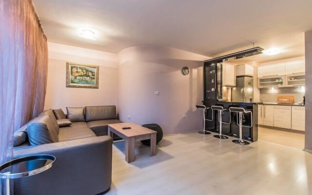 FM Deluxe 1-BDR Apartment with Limited Access - Lozenetz