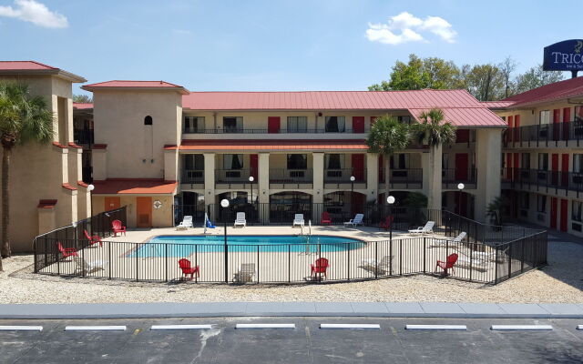 Tricove Inn & Suites