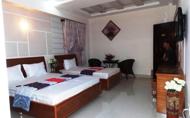 Gold Lion Hotel