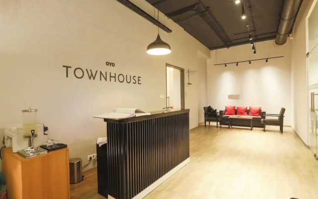 OYO Townhouse 021 Bombay Exhibition Centre