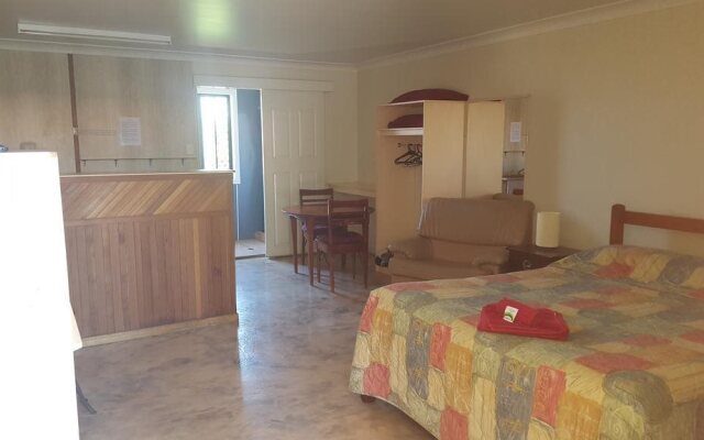 Bronco Motor Inn