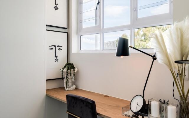 Magical Apartment w Uninterrupted Ocean Views Mouille Views