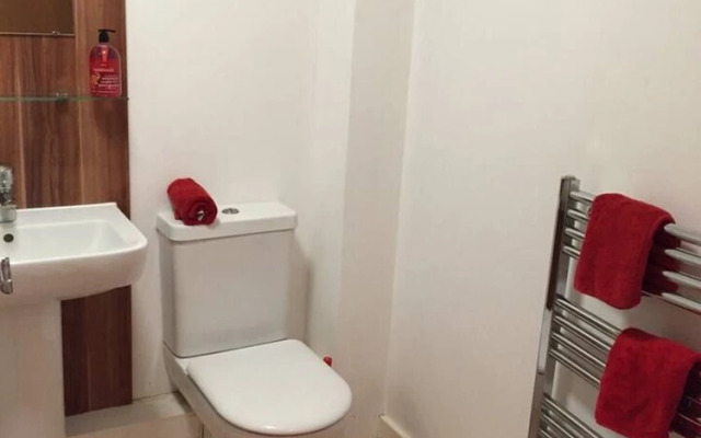 Apartment - Sleeps 4 - Balcony - Parking - Pets Ok