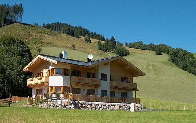 Charming Apartment in Saalbach-hinterglemm Near Ski Lift