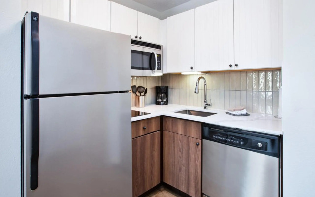 Staybridge Suites Omaha 80th And Dodge by IHG