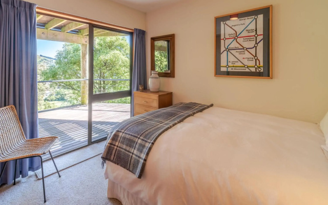 The Tree House - Akaroa Holiday Home