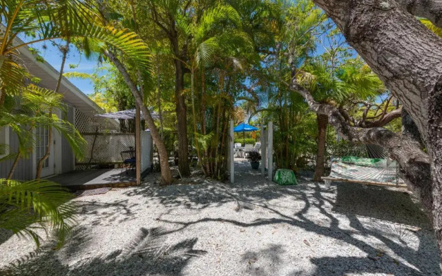 Tarpon Tale Inn